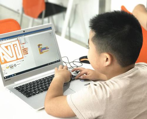 宁波海曙区儿童编程启蒙指南 点燃未来科技之星